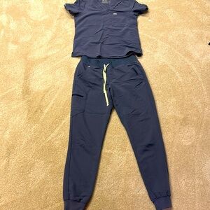 Figs scrub set women’s M &M/T